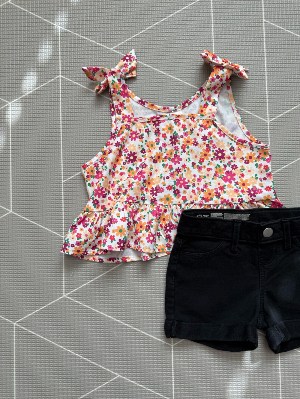 Cat & Jack|Baby girl/toddler Floral Tie-Shoulder ruffle Tank & black shorts•••XS
